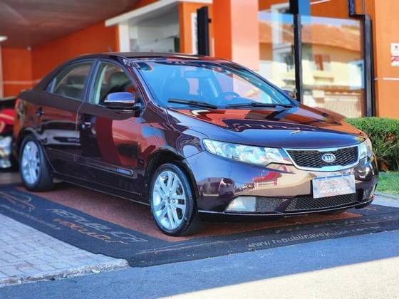 KIA CERATO 1.6 SX 16V FLEX 4P AUTOMÁTICO KIA CERATO 1.6 SX 16V FLEX 4P AUTOMÁTICO